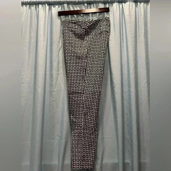 Women's Chain Print Ankle Pants Black & White​​ - Picture 7 of 8